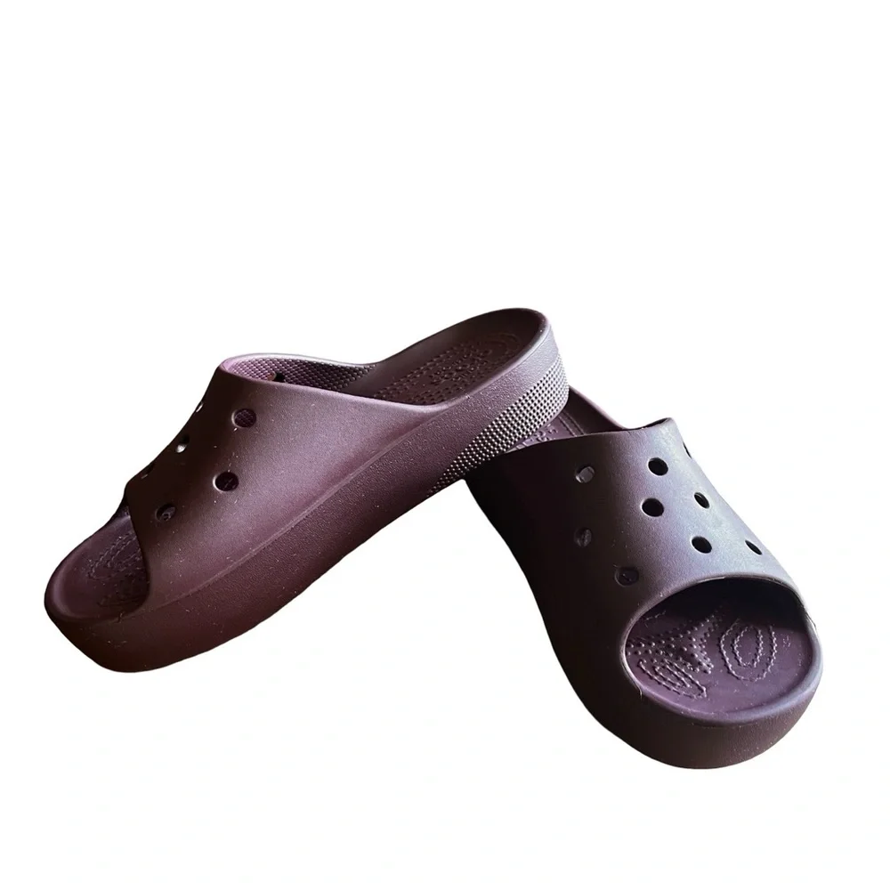 Crocs Platform Slide Sandals Beach Shoes Travel Pool Dark Cherry Plum Sz 6 EUC - Picture 2 of 9